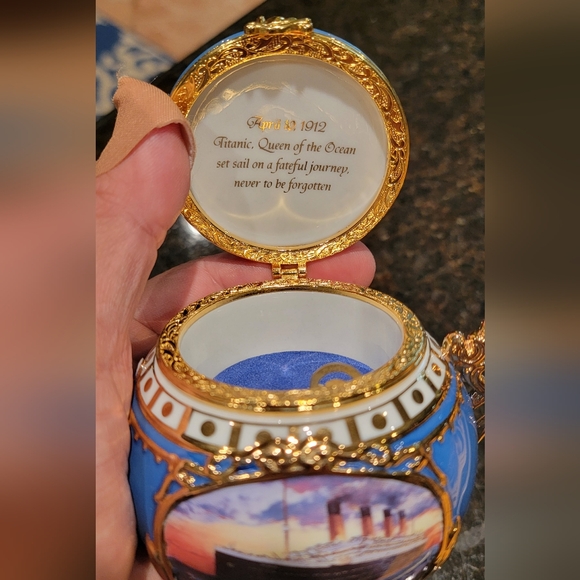 TITANIC Heirloom Porcelain Music Box Collection. FOURTH Issue - Picture 4 of 5